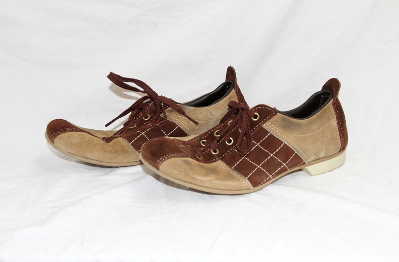 Vintage Womens Bowling Shoes - Womens Size 7.5 - Brown and Beige Suede - Retro Bowling Shoes 1970's