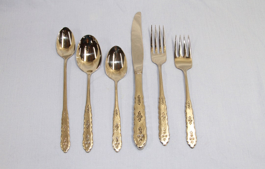 Oneida Silverware Set Floral Bouquet Distinction Deluxe Stainless 103
