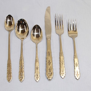 Oneida Silverware Set - Floral Bouquet - Distinction Deluxe Stainless - 103 Piece Set Silver Flatware - Vintage 1990s