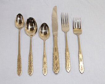 Oneida Silverware Set - Floral Bouquet - Distinction Deluxe Stainless - 103 Piece Set Silver Flatware - Vintage 1990s