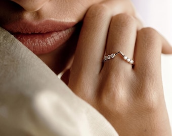Curved Diamond Wedding Band, 14K Solid Gold EF VVS Lab Grown Diamond Chevron Stacking Ring Guard for Her, Anniversary Wedding Promise Gift