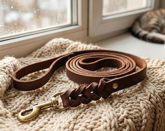 Correa de cuero para perros con detalle trenzado, correa de lujo de piel de vaca de grano completo para pasear perros, correa auténtica hecha a mano para mascotas, clip de bronce macizo, regalo para dueños de mascotas