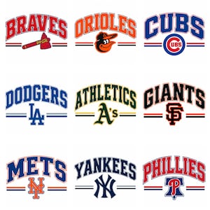 Pode incluir: Uma grade de nove logotipos de equipes da Major League Baseball, incluindo Braves, Orioles, Cubs, Dodgers, Athletics, Giants, Mets, Yankees e Phillies. Cada logotipo apresenta o nome da equipe em letras arqueadas sobre seu emblema.