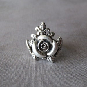 Sterling Silver 925 Solid Blooming Rose Floral Ring with Surrounding Vines and Leaves, Ring Size 6