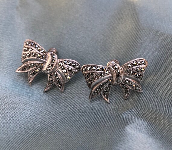 Art Deco Sterling Silver Marcasite Bow Ribbon Scr… - image 2