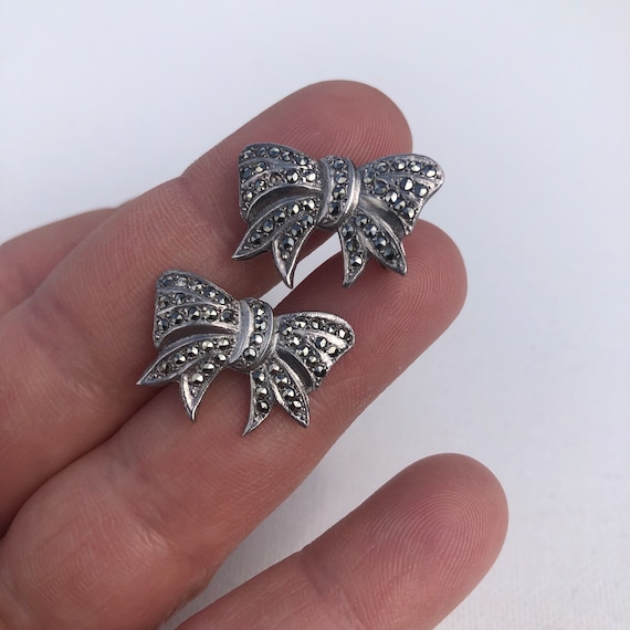 Art Deco Sterling Silver Marcasite Bow Ribbon Scr… - image 4
