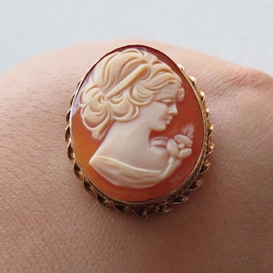 Antique 14K Gold Carved Shell Left Faced Cameo Pendant Brooch, Surrounding Twisted Bezel Frame, 1 2/8 Inches