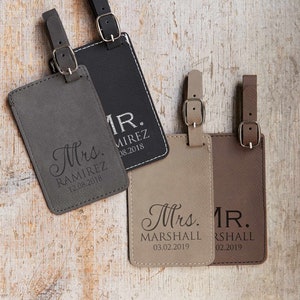 2pcs Personalised Wooden Luggage Tag Walnut Mr and Mrs Heart Wedding Gift 