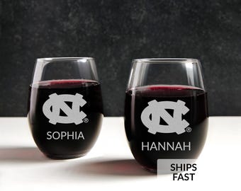 Gobelet en verre à vin sans pied Tarheels de Caroline du Nord personnalisé par Lifetime Creations : cadeaux sous licence officielle UNC, remise des diplômes Tarheels