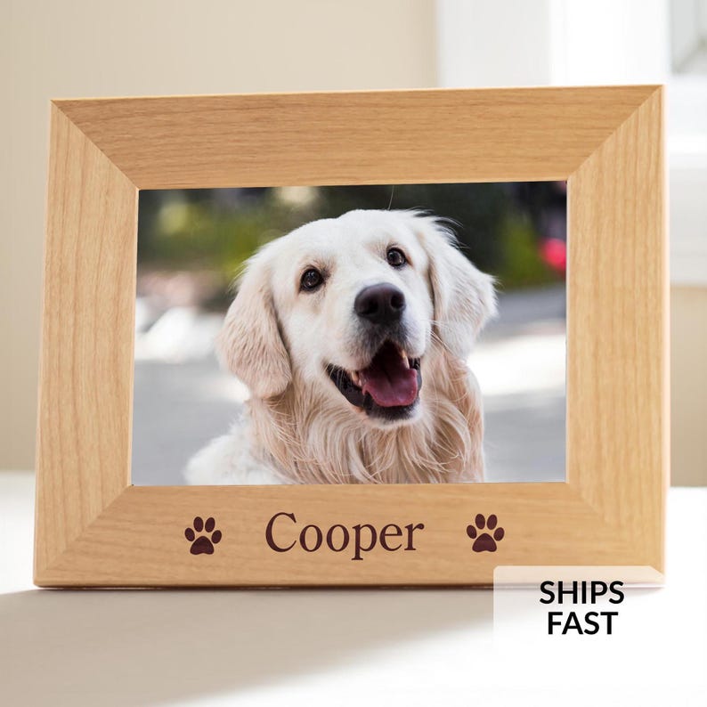Pet Picture Frame with Paw Prints - Dog or Cat Name Engraved Hardwood Bild 1
