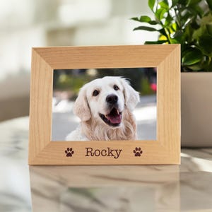 Pet Picture Frame with Paw Prints - Dog or Cat Name Engraved Hardwood Bild 2