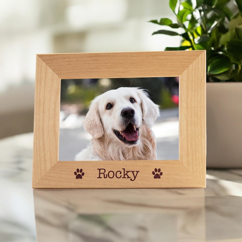 Pet Picture Frame with Paw Prints - Dog or Cat Name Engraved Hardwood Bild 2