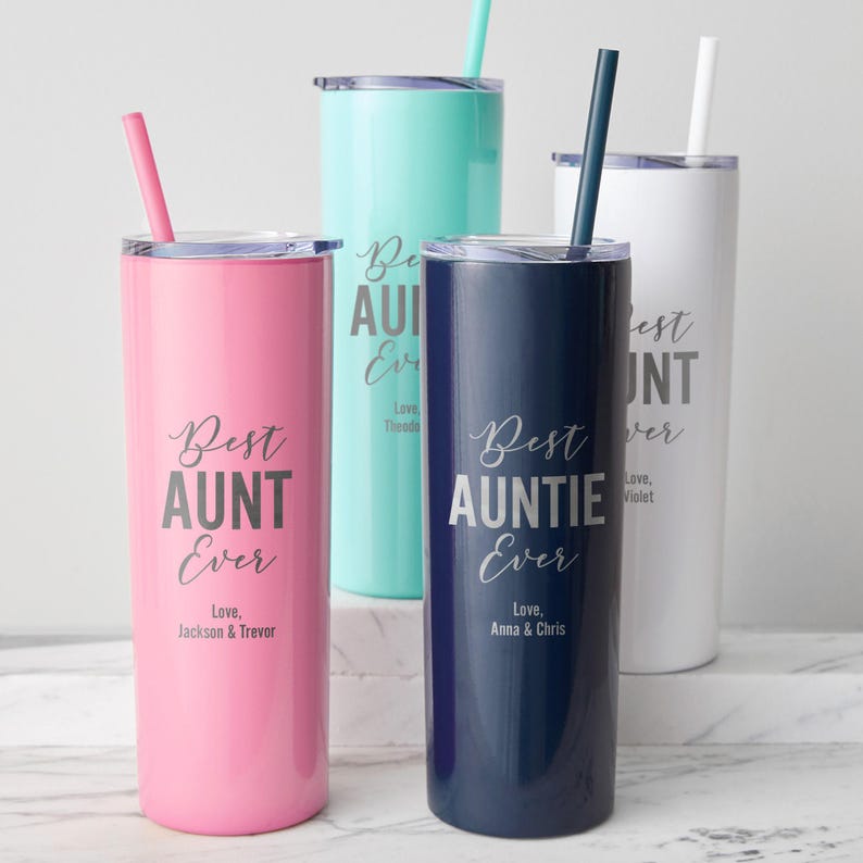 Vaso personalizado grabado "La mejor tía del mundo" con pajita de Lifetime Creations: Regalo personalizado para anunciar el embarazo de una tía primeriza, regalos para tías imagen 2