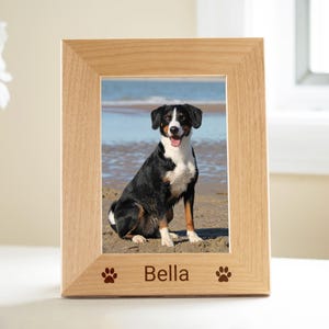Pet Picture Frame with Paw Prints - Dog or Cat Name Engraved Hardwood Bild 3