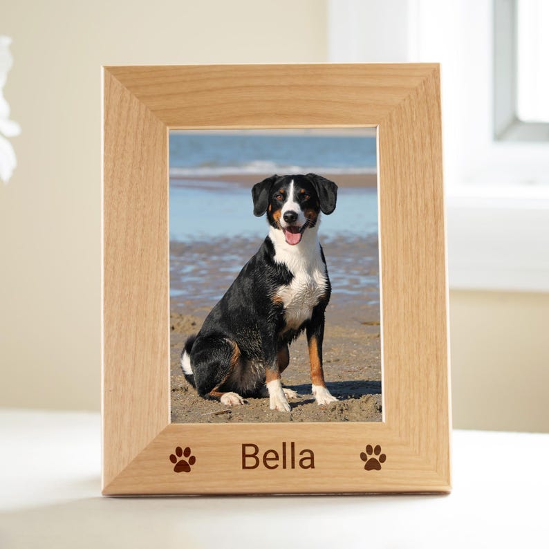 Pet Picture Frame with Paw Prints - Dog or Cat Name Engraved Hardwood Bild 3