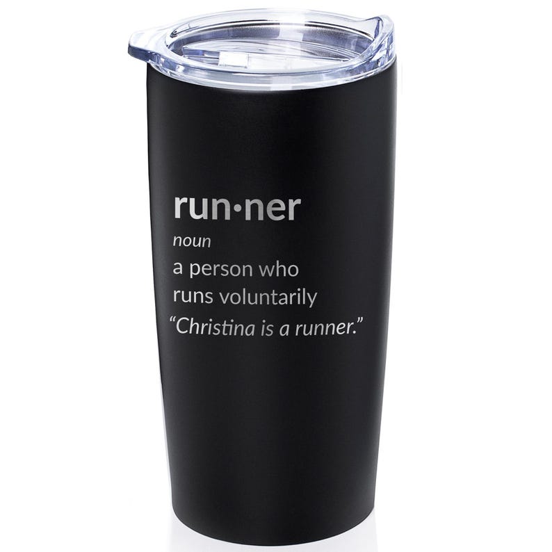 Vaso térmico de viaje de 20 oz con diseño divertido de corredor y definición de diccionario grabada. Matte Black