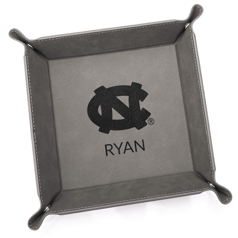 Bandeja de valet personalizada de los North Carolina Tar Heels de Lifetime Creations: regalos con licencia de la UNC para hombres, UNC Chapel Hill, regalos de graduación de la UNC Gray