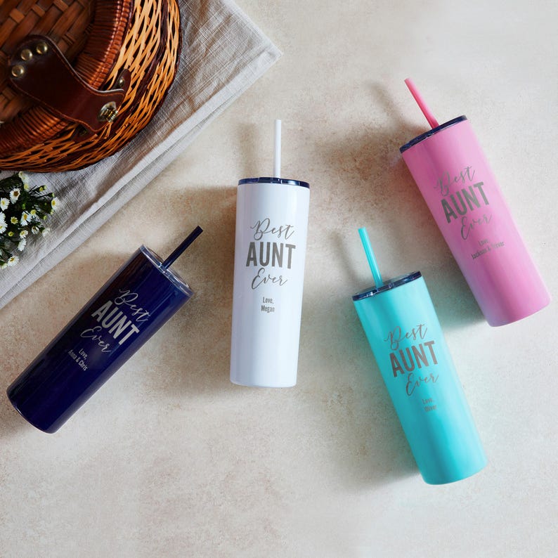Vaso personalizado grabado "La mejor tía del mundo" con pajita de Lifetime Creations: Regalo personalizado para anunciar el embarazo de una tía primeriza, regalos para tías imagen 4