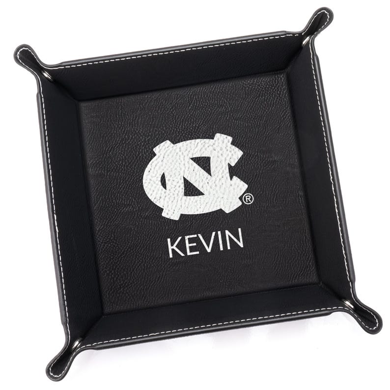 Bandeja de valet personalizada de los North Carolina Tar Heels de Lifetime Creations: regalos con licencia de la UNC para hombres, UNC Chapel Hill, regalos de graduación de la UNC Black