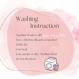 Puede incluir: Gr&aacute;fico rosa y blanco con las palabras "Washing Instruction". Las instrucciones incluyen lavar a m&aacute;quina en fr&iacute;o (m&aacute;x. 30C), lej&iacute;a sin cloro, secar en secadora, baja temperatura, planchar a temperatura media y no limpiar en seco. Se muestra una lavadora de dibujos animados y una cesta de lavander&iacute;a.