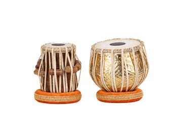 Juego de tabla de madera de sheesham / Bayan de latón con acabado dorado y batería Dayan