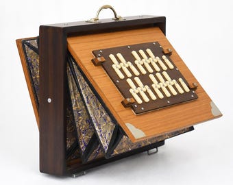 Houten Shruti-doos met 26 notities en gevouwen balg | Traditioneel Indiaas instrument | Teakhouten Shrutibox voor klassieke muziek, meditatie, yoga