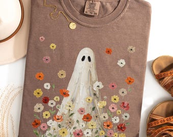 Retro Floral Ghost Shirt, Vintage Botanical Halloween Gift, Cute Ghost Wildflower Garden Tee, Whimsical Autumn Aesthetic Top