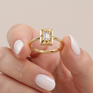 14K Solid Gold Baguette Diamond Pinky Signet Ring / Bezel Set Geometric Ring / Vintage Minimalist Stackable Ring / Dainty Gift for Her
