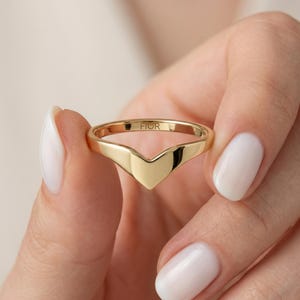 14K Solid Gold Deep V Chevron Ring / Minimalist Wishbone Wedding Band  / 10K 18K Solid Gold Curved Bridal Ring / Gift for Her