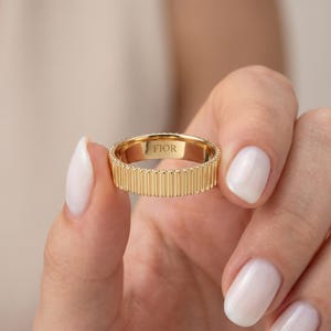 14k Gold geripptes Band / strukturierter Stapelring / Minimalistischer gerippter Ring / 10k 18k Unisex Band / Geschenk für sie / Goldband für ihn
