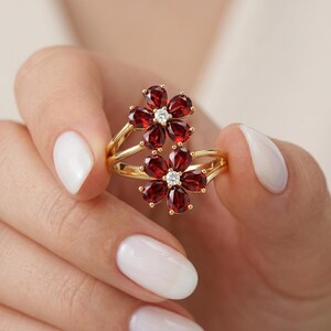 14K Solid Gold Ruby Statement Ring / Ruby Floral Ring / Pear-Shaped Ruby Ring / Diamond Accent Gold Ring / July Birthstone / Gift for Her