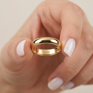 Vigselring i 14k guld / 4 mm klassisk kupolring / Unisex slätt guldband / Vigselring i 10k 18k / Specialgraverad ring
