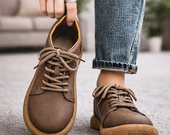 Zapatillas deportivas de cuero hechas a mano, informales, cómodas, con suela suave y estilo retro con cordones.