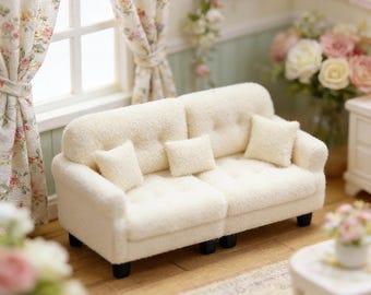 Divano in miniatura per casa delle bambole, con elegante cuscino e seduta imbottita – Decorazione per casa delle bambole realizzata a mano