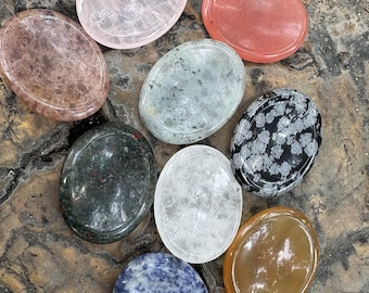 Natural Crystal Worry Stone – glad gepolijste palmsteen voor ontspanning, aandachtige momenten en een doordacht cadeau-idee