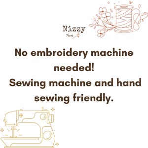 Puede incluir: Un gr&aacute;fico blanco con texto marr&oacute;n que dice Nizzy Nest, No embroidery machine needed!, Sewing machine and hand sewing friendly. El dise&ntilde;o presenta una ilustraci&oacute;n de l&iacute;nea marr&oacute;n de un carrete de hilo con flores y una m&aacute;quina de coser.