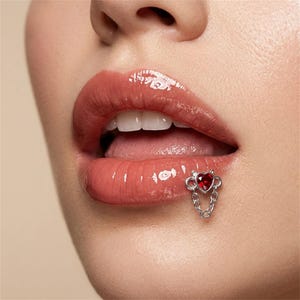 Uroczy kolczyk do ust w kształcie serca z kotem, kryształowy kolczyk do wargi, kolczyk do wargi w kształcie kotka, biżuteria ze stali nierdzewnej Monroe Medusa, prezent na przekłucie ciała w stylu kawaii