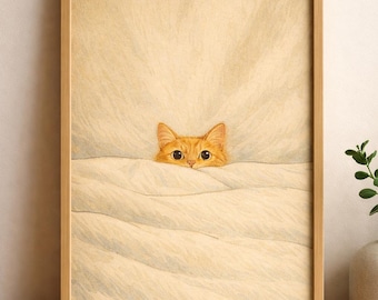 Puede incluir: Una impresión enmarcada que presenta un gato naranja asomándose por encima de una manta. Los ojos del gato son grandes y expresivos. La obra de arte está en una paleta de colores claros y neutros, con un marco de madera.
