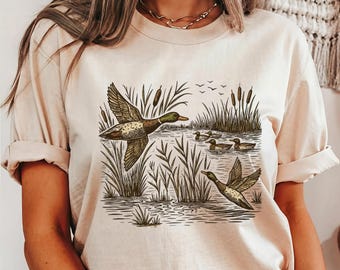 Retro Mallard Ducks Shirt - Vintage Flying Duck T-Shirt - Nature Lover Shirt - Bird Animal Outdoor Lover Shirt - Graphic Tee