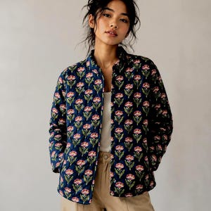 Gewatteerd jack met handblokprint, indigo geometrisch katoenen kantha, omkeerbaar gelaagdheid dames