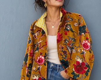 Mosterdkleurige fluwelen jas met bloemenprint, handgemaakte gewatteerde jas, vintage boho lichtgewicht laagje