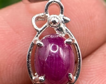 Ciondolo con rubino stellato naturale, collana con gemma ovale viola e rossa, ciondolo in argento stile vintage, elegante regalo di gioielli con pietra portafortuna