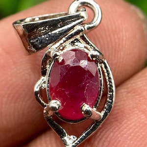 Natural Ruby Pendant Necklace, Oval Red Ruby Gemstone Pendant, Vintage Gold Tone Jewelry, Elegant Statement Birthstone Gift