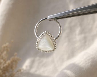 Anello triangolare in argento sterling 925 con madreperla, anello in argento con perline, anello minimalista di tendenza, anello con pietra preziosa fatto a mano, regalo boho per donna.