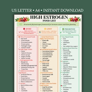 Può includere: Un set di tre tazze in ceramica con finitura opaca e macchiettata. Le tazze sono nei toni del crema, grigio chiaro e grigio scuro. Ogni tazza ha un design semplice e minimalista e un manico arrotondato.