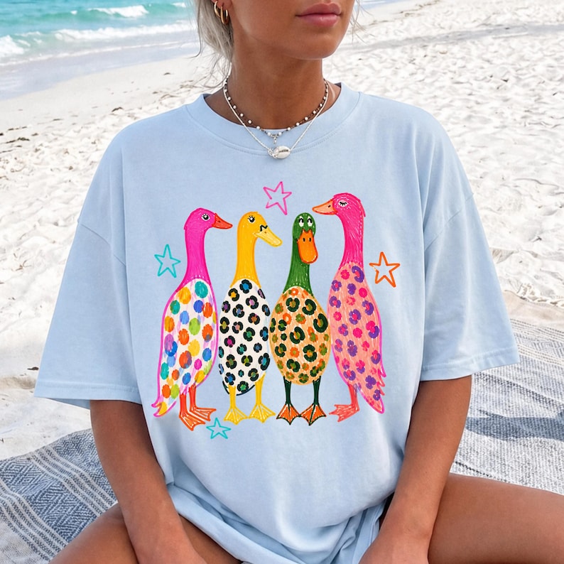 Preppy Ducks PNG, färgglad sommardesign, rolig gräsandsänderillustration, leopardmönsterbildfil bild 6