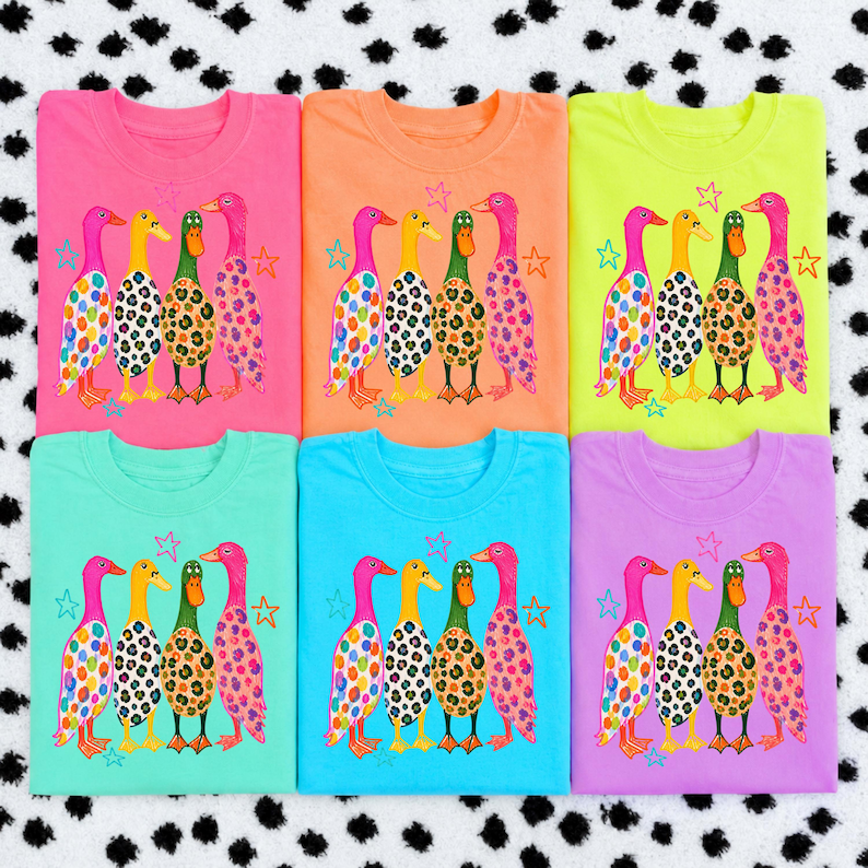 Preppy Ducks PNG, färgglad sommardesign, rolig gräsandsänderillustration, leopardmönsterbildfil bild 3