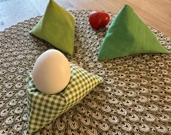 Egg cup with extra function – innovative fabric egg pillow – homemade – sustainable – keeps eggs warm – breakfast decoration