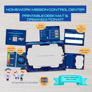 Puede incluir: Una taza de cerámica blanca con un asa negra y el texto "But First, Coffee" en negrita negra. La taza se encuentra sobre un fondo borroso, sugiriendo un ambiente acogedor.