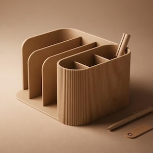 Minimalistyczny, żebrowany organizer na biurko – nowoczesne, skandynawskie miejsce do przechowywania w biurze